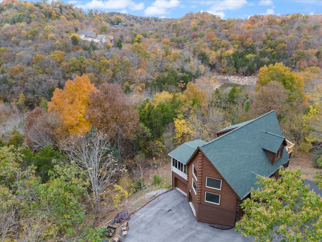 110 Lake Meadow Dr, Smithville, TN 37166