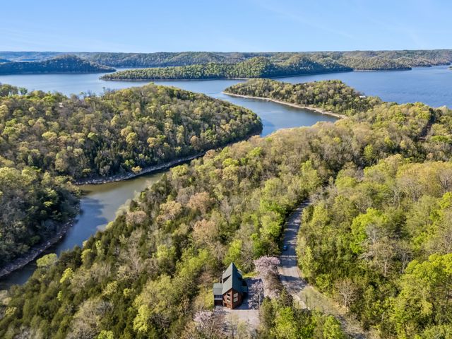 110 Lake Meadow Dr, Smithville, TN 37166