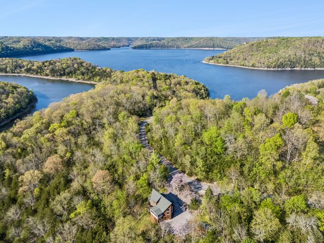 110 Lake Meadow Dr, Smithville, TN 37166