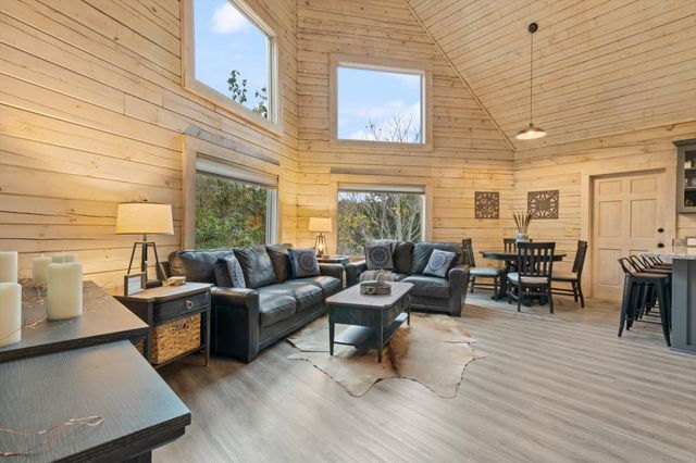 110 Lake Meadow Dr, Smithville, TN 37166