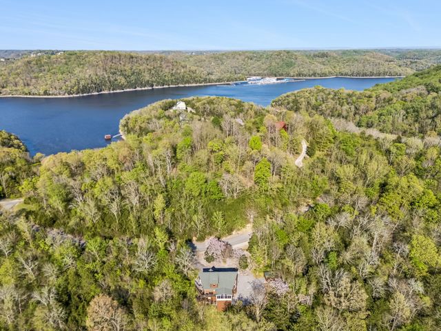 110 Lake Meadow Dr, Smithville, TN 37166
