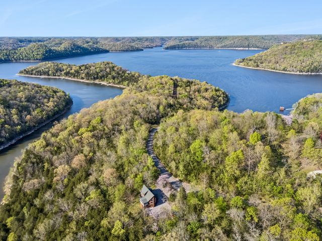 110 Lake Meadow Dr, Smithville, TN 37166