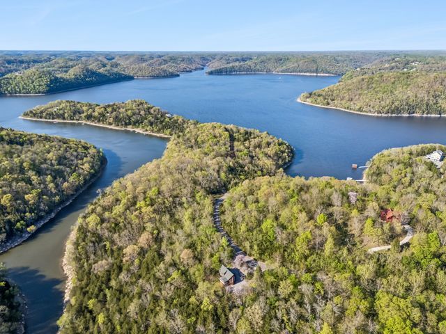 110 Lake Meadow Dr, Smithville, TN 37166