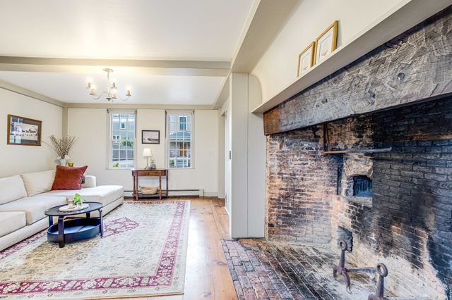 288 Merrimac St, Newburyport, MA 01950