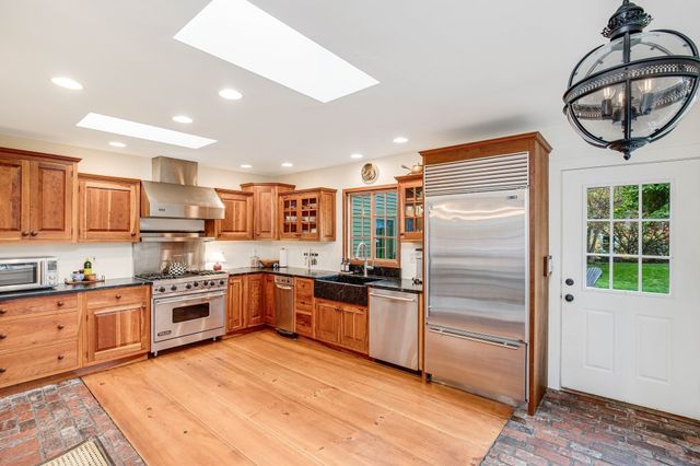 288 Merrimac St, Newburyport, MA 01950