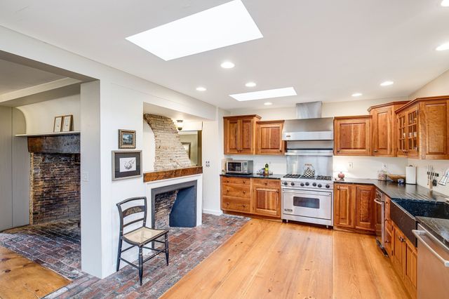 288 Merrimac St, Newburyport, MA 01950