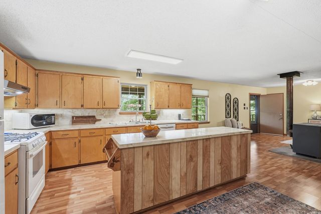 4401 Peeler Bend Road, Benton, AR 72019
