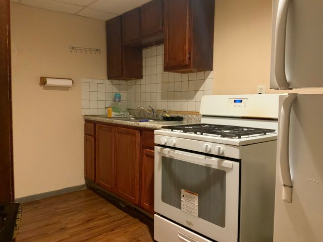 5236 W Montrose Avenue, Chicago, IL 60641