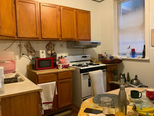5236 W Montrose Avenue, Chicago, IL 60641