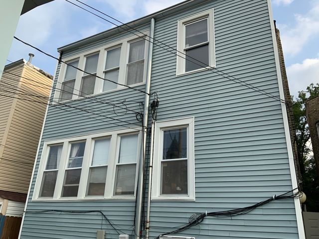5236 W Montrose Avenue, Chicago, IL 60641