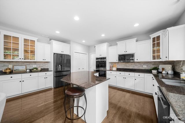 3819 Junebreeze Lane, Naperville, IL 60564