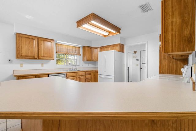 511 W COLLEGE AVENUE, Ruskin, FL 33570