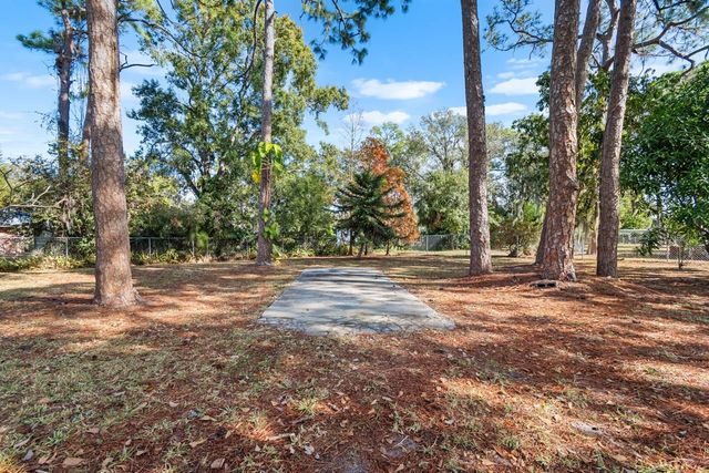 511 W COLLEGE AVENUE, Ruskin, FL 33570