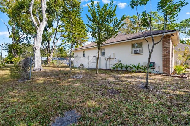 511 W COLLEGE AVENUE, Ruskin, FL 33570