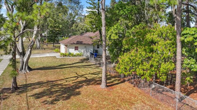511 W COLLEGE AVENUE, Ruskin, FL 33570