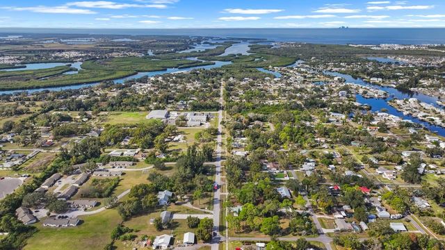 511 W COLLEGE AVENUE, Ruskin, FL 33570