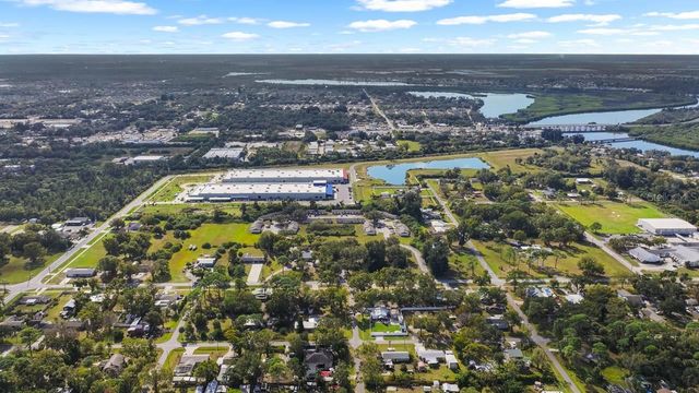 511 W COLLEGE AVENUE, Ruskin, FL 33570