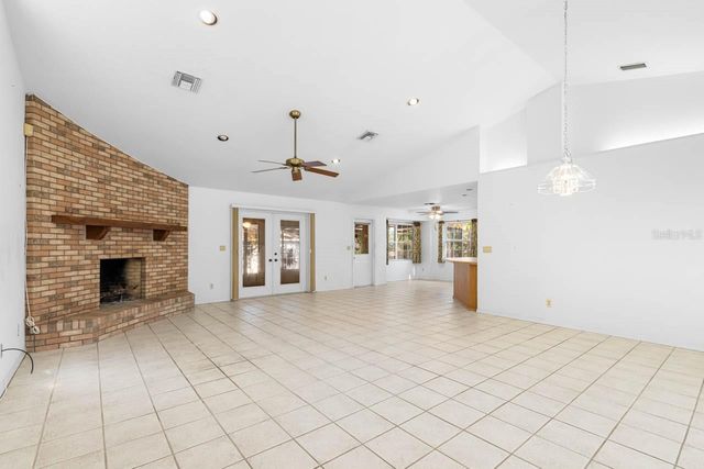 511 W COLLEGE AVENUE, Ruskin, FL 33570