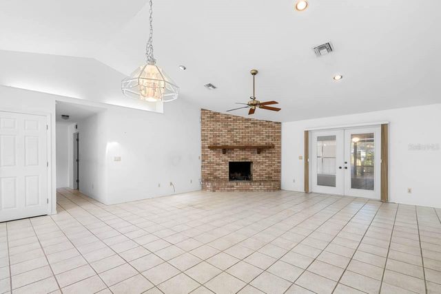 511 W COLLEGE AVENUE, Ruskin, FL 33570