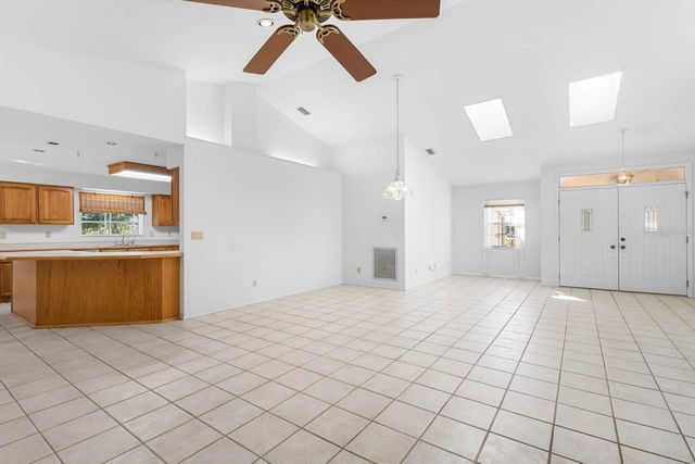 511 W COLLEGE AVENUE, Ruskin, FL 33570