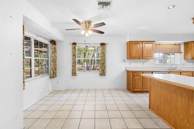 511 W COLLEGE AVENUE, Ruskin, FL 33570