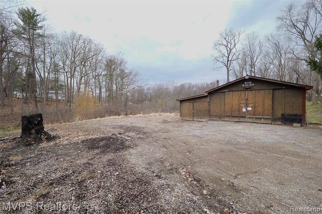 1721 Moffat Road, Leonard, MI 48367