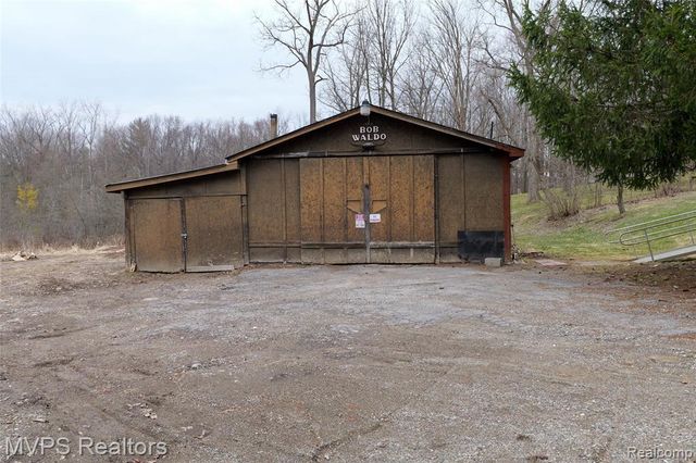 1721 Moffat Road, Leonard, MI 48367