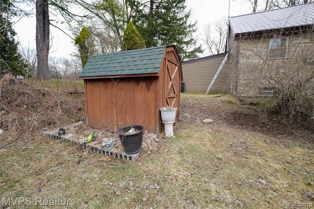 1721 Moffat Road, Leonard, MI 48367