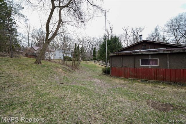 1721 Moffat Road, Leonard, MI 48367