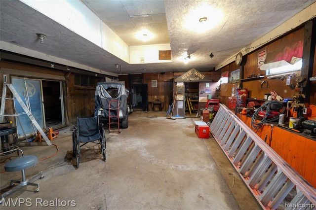 1721 Moffat Road, Leonard, MI 48367