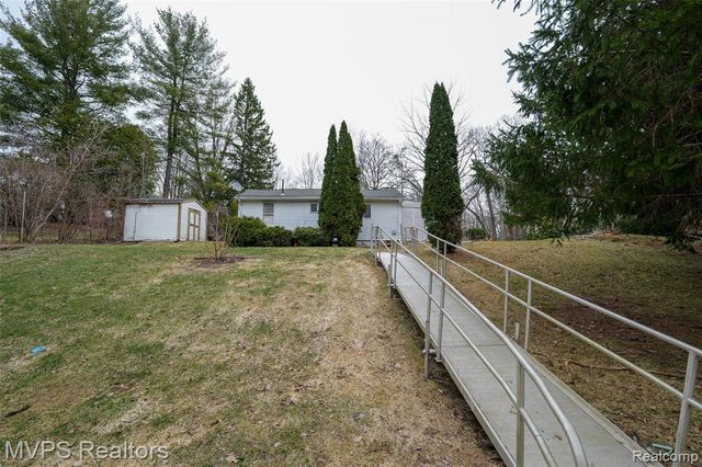 1721 Moffat Road, Leonard, MI 48367