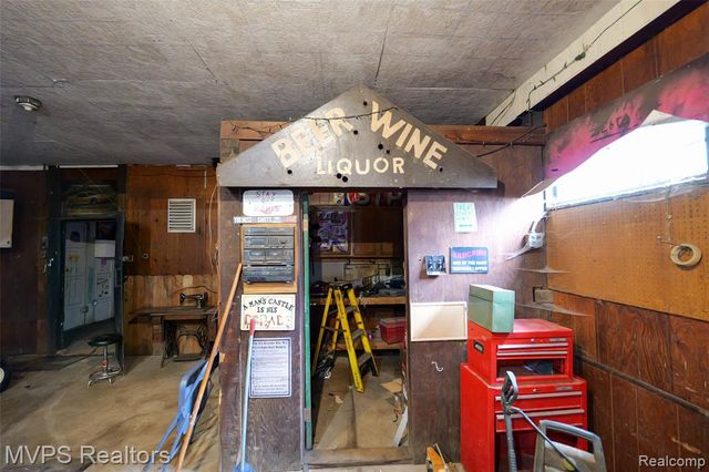 1721 Moffat Road, Leonard, MI 48367