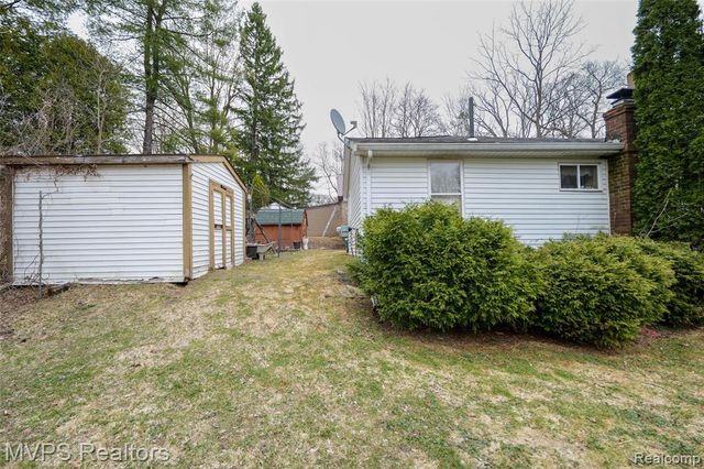 1721 Moffat Road, Leonard, MI 48367