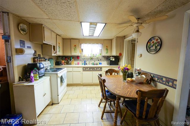 1721 Moffat Road, Leonard, MI 48367