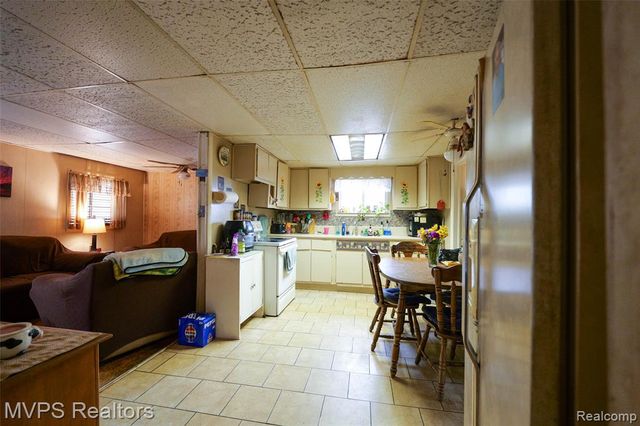 1721 Moffat Road, Leonard, MI 48367