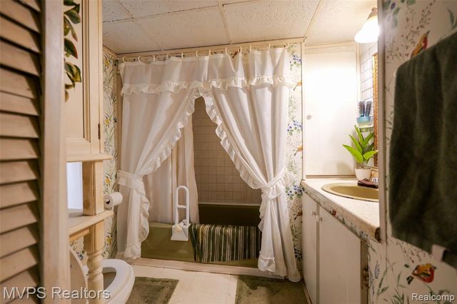 1721 Moffat Road, Leonard, MI 48367