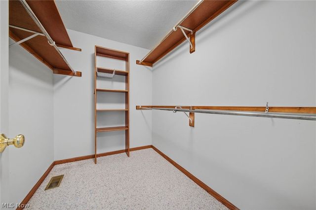 300 Fredricksburg Court NE, North Canton, OH 44720