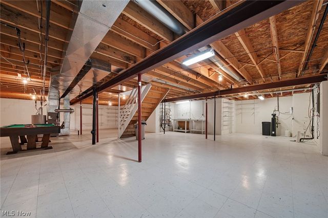 300 Fredricksburg Court NE, North Canton, OH 44720