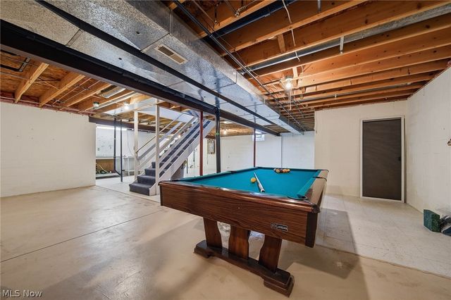 300 Fredricksburg Court NE, North Canton, OH 44720