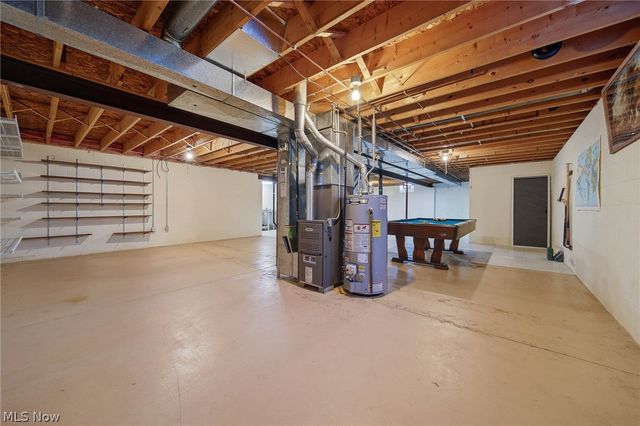 300 Fredricksburg Court NE, North Canton, OH 44720