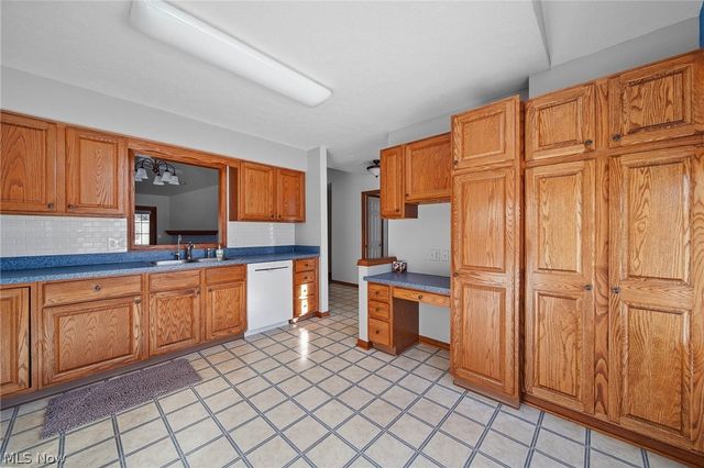 300 Fredricksburg Court NE, North Canton, OH 44720