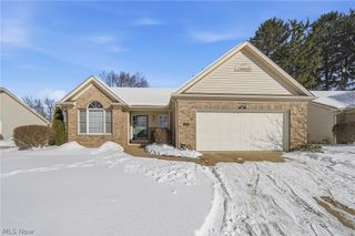 300 Fredricksburg Court NE, North Canton, OH 44720