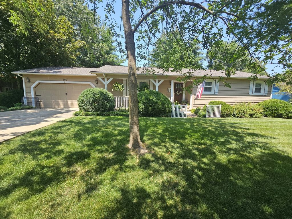 Image 1 of property listing at 100 Cherry Drive, Mt Vernon, IL 62864
