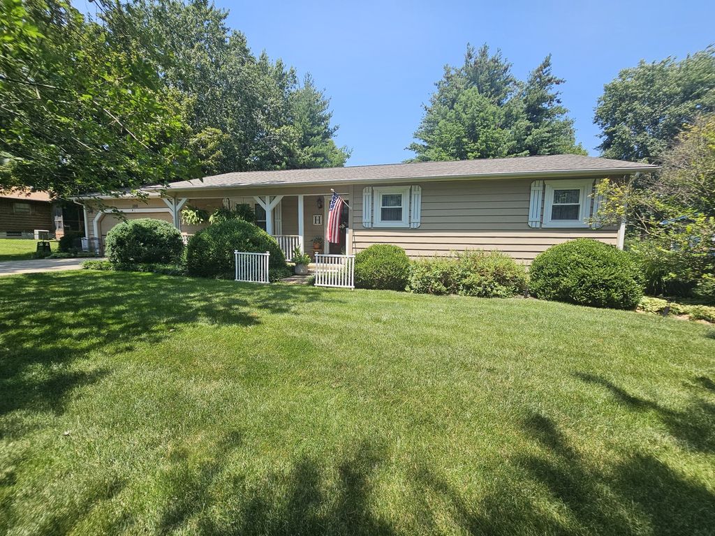 Image 2 of property listing at 100 Cherry Drive, Mt Vernon, IL 62864