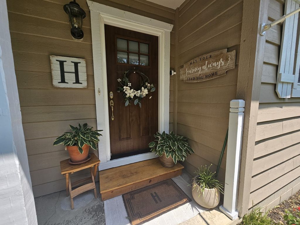Image 11 of property listing at 100 Cherry Drive, Mt Vernon, IL 62864