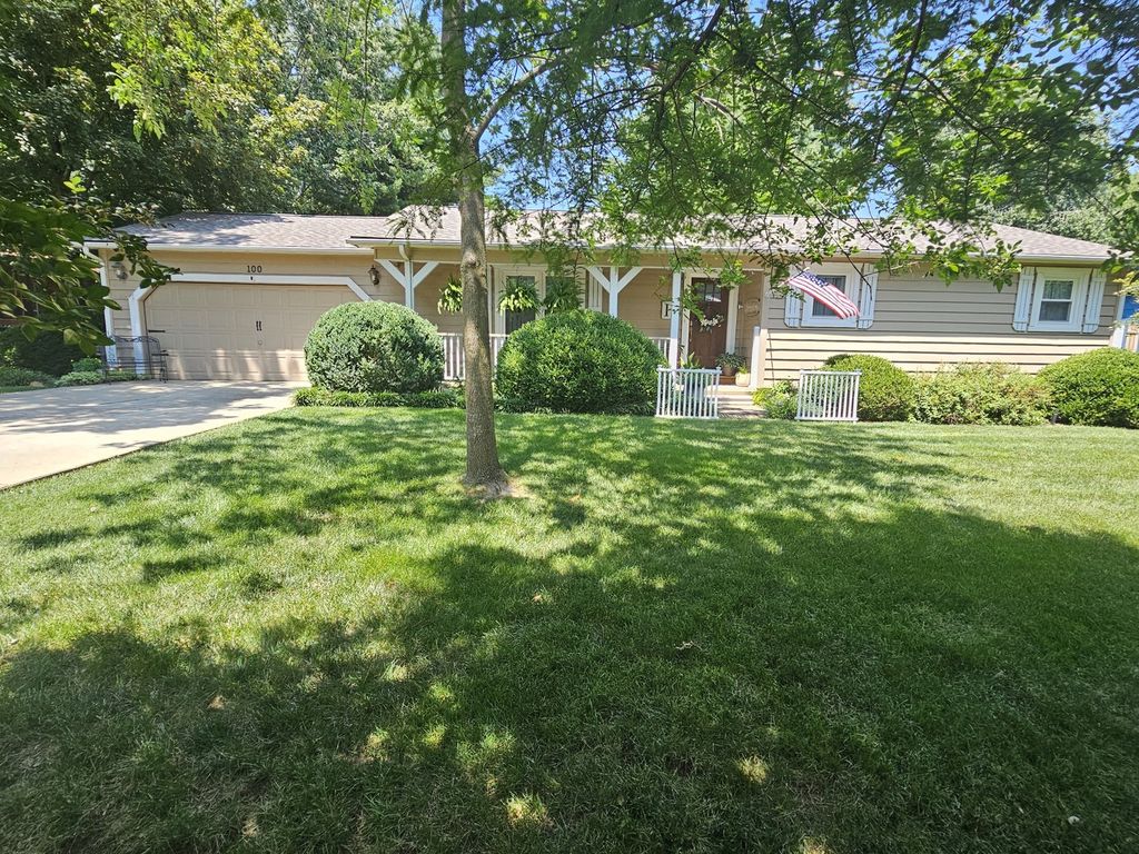 Image 12 of property listing at 100 Cherry Drive, Mt Vernon, IL 62864