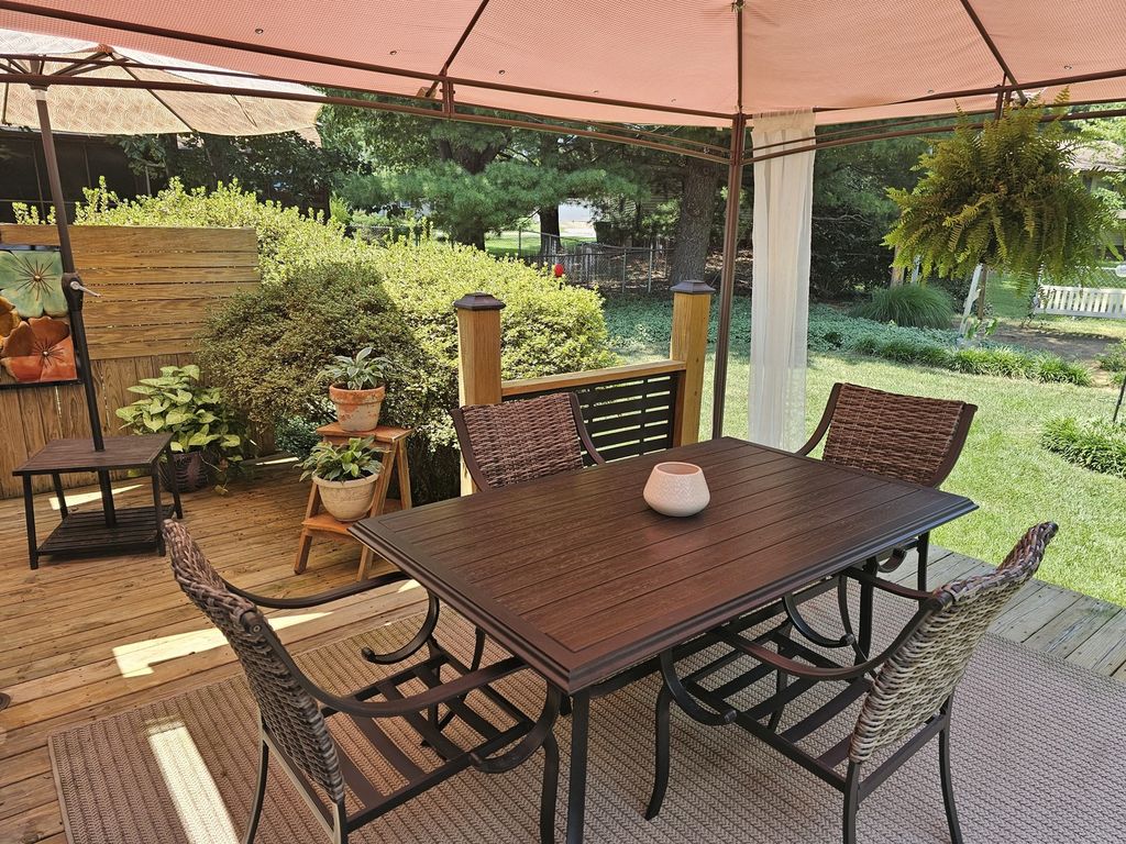 Image 17 of property listing at 100 Cherry Drive, Mt Vernon, IL 62864
