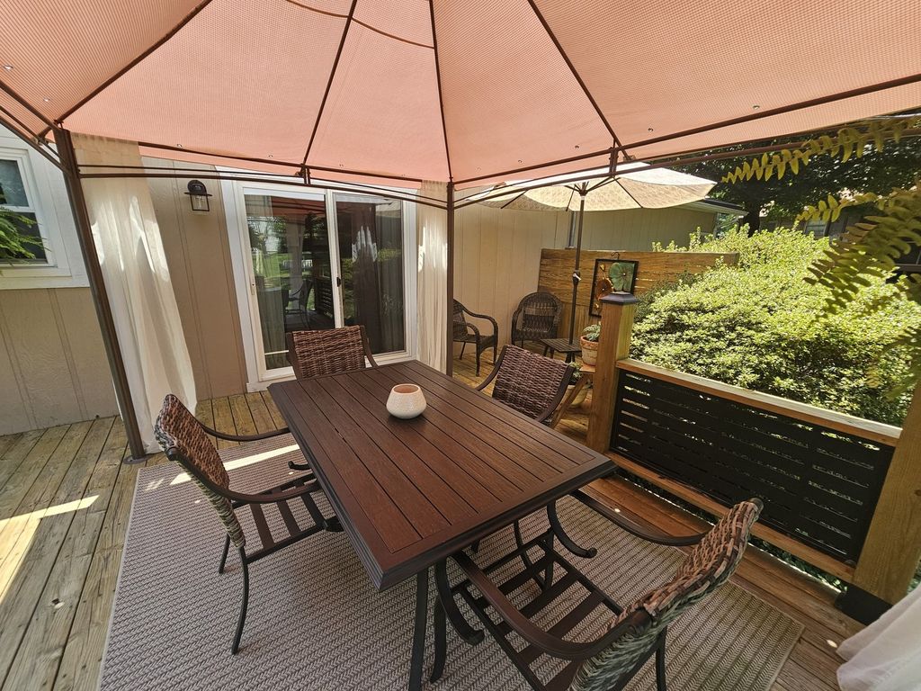 Image 19 of property listing at 100 Cherry Drive, Mt Vernon, IL 62864