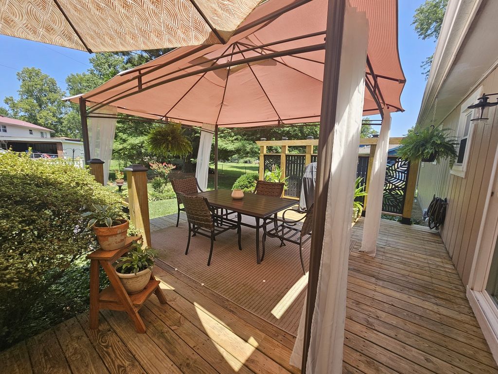Image 21 of property listing at 100 Cherry Drive, Mt Vernon, IL 62864