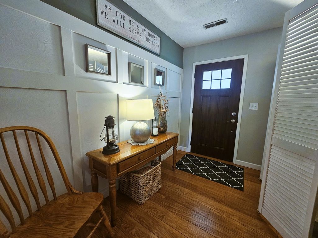 Image 22 of property listing at 100 Cherry Drive, Mt Vernon, IL 62864